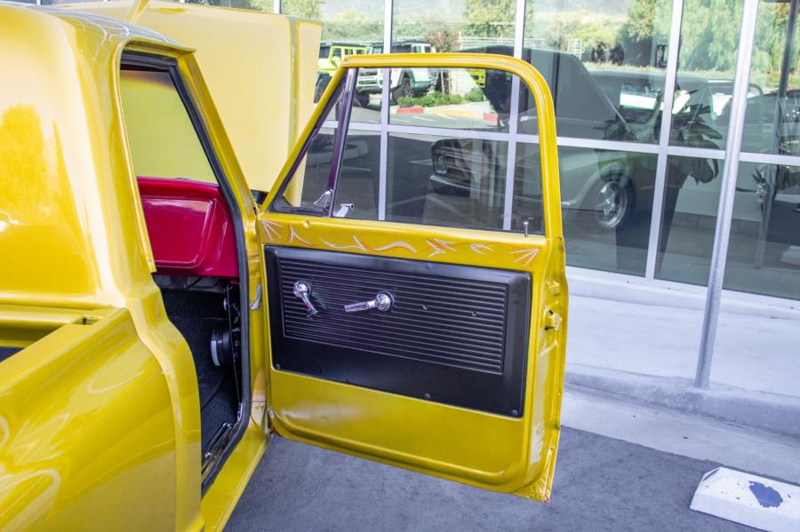 Детали интерьера Chevrolet C10 Custom 1967 года  (фото 99 из 145)